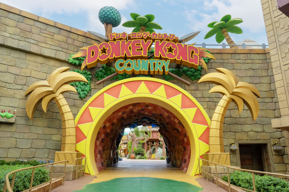 JapanAnimeNews_'s tweet photo. 🎢✨ Get ready for #DonkeyKong Country at #USJ!
Ride the thrilling Crazy Minecart, meet Donkey Kong, and enjoy themed treats 🍌 https://t.co/SHngK7tBXQ