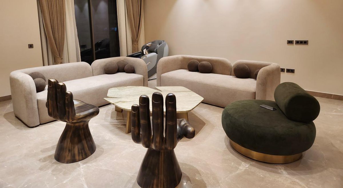 OHomes70332's tweet image. Made by Us, Loved by Them: A Client’s Cozy Corner 📷📷
Visit our website: opaahomes.in
or Call us now at 9999727074 
#wingbackchair #hangingchair #chair #interior #modern #homeinterior #livingroom #furniture #livingroomdecor #livingroomideas #furnishings #sofa #chairs