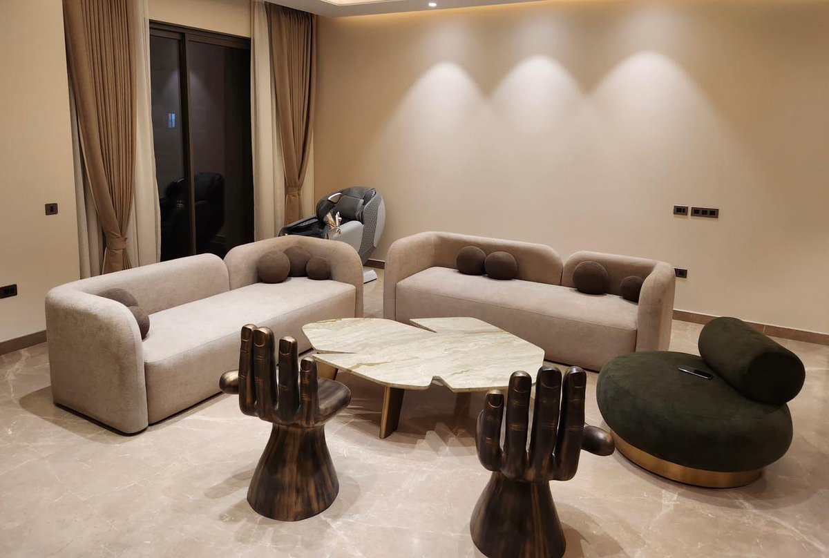 OHomes70332's tweet image. Made by Us, Loved by Them: A Client’s Cozy Corner 📷📷
Visit our website: opaahomes.in
or Call us now at 9999727074 
#wingbackchair #hangingchair #chair #interior #modern #homeinterior #livingroom #furniture #livingroomdecor #livingroomideas #furnishings #sofa #chairs