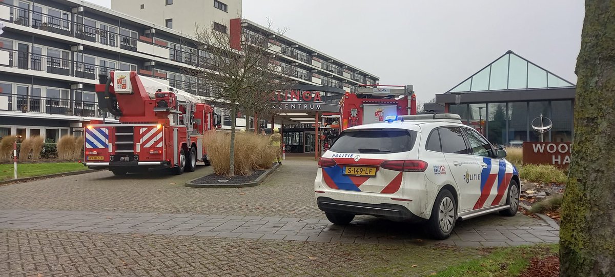 Rookontwikkeling in appartement door waterkoker op kookplaat