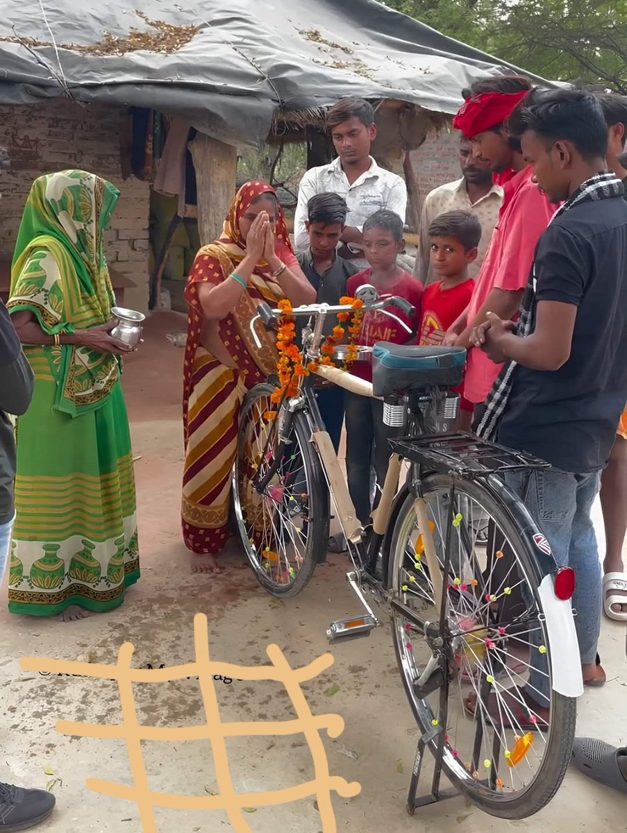 गांव वालों के लिए नयी सायकिल भी किसी BMW कार से कम नहीं होती 😊