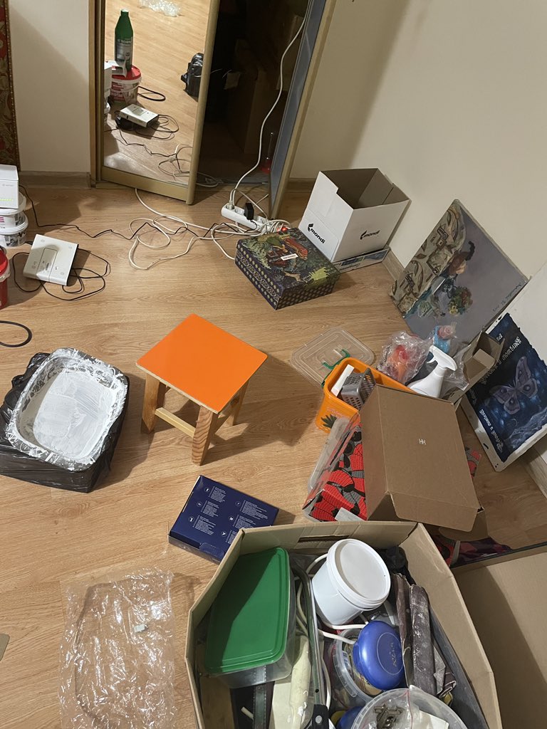 iziarti's tweet image. Friends, have a nice Tuesday everyone! #TEZOSTUESDAY 
#creativemess I hope the apocalypse will end soon and I will start working in the same mode again. Now I want to clean up the mess faster