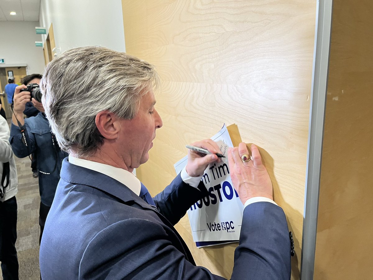 evanrtaylor's tweet photo. Some of Houston’s supporters asked him to sign campaign signs after his party increased their majority in Nova Scotia’s provincial election. #NSElections2024 https://t.co/cgdJ4aGREZ