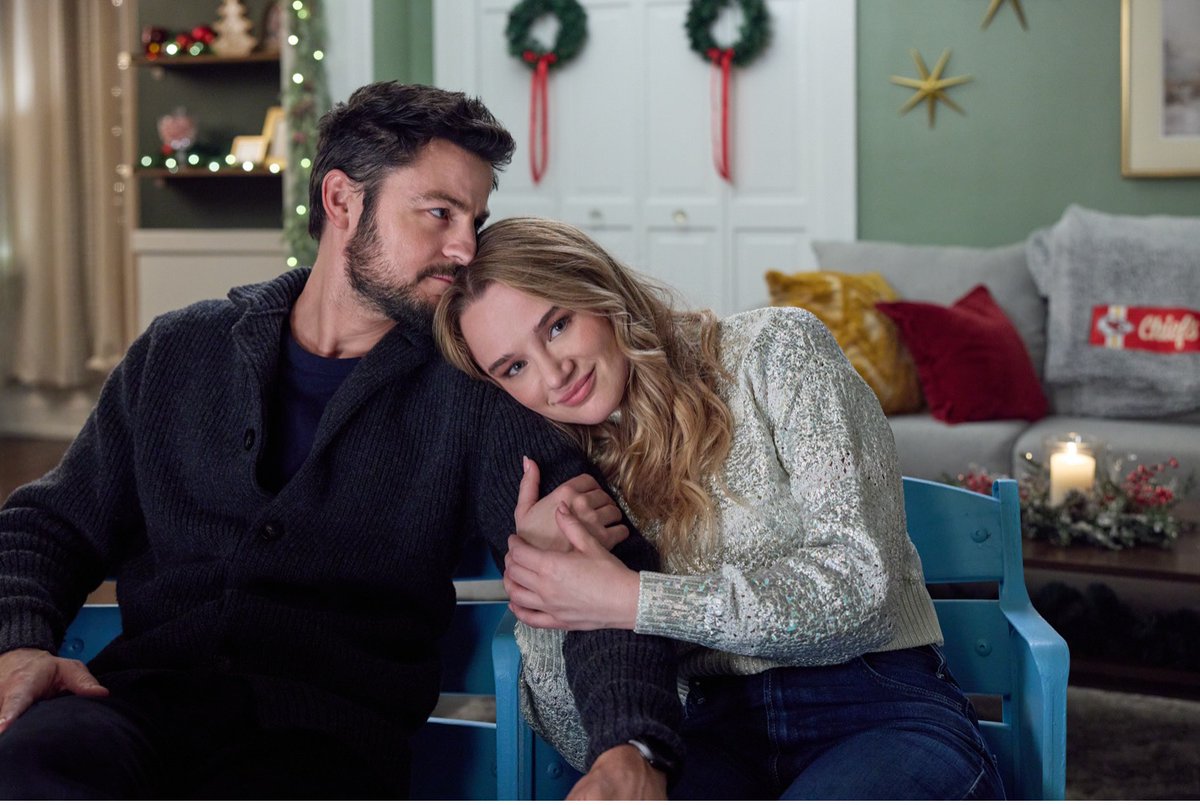 Hallmark Channel tweet media