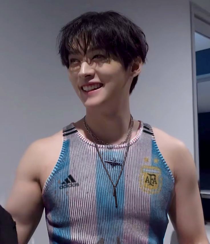 hansgirlf's tweet photo. ah bueno chicas quien se mandó este pedazo de edit? 🤌🏻🧎🏻‍♀️‍➡️

#SKZxARG #DominATE_Argentina https://t.co/9ydAj8kuLU