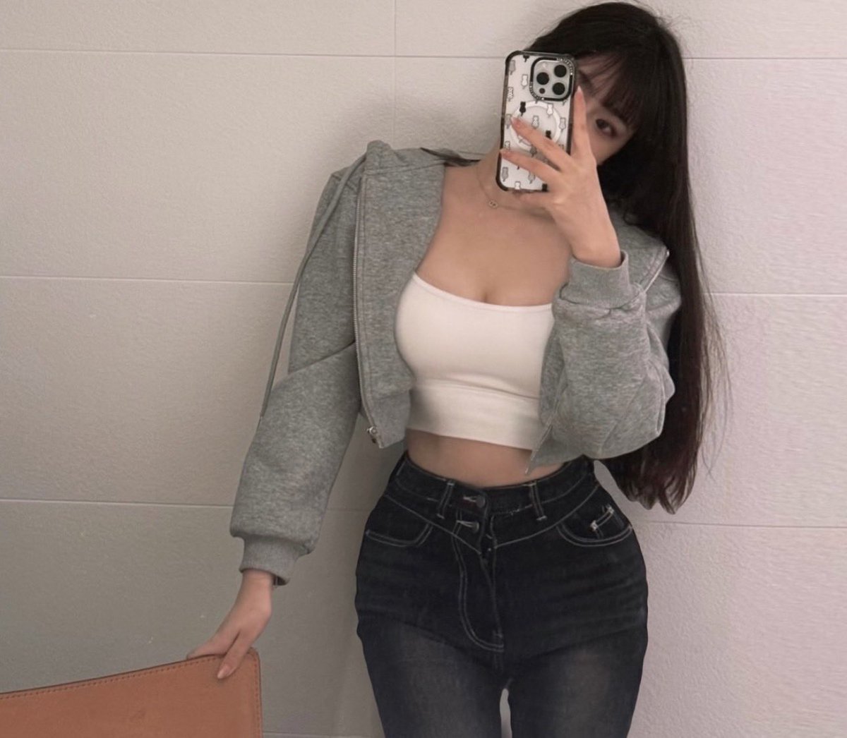 prouduyu's tweet photo. 첫눈 선물로 예쁘고 몸매좋은 강아지 왔다😋
아닌척하면서 사실 능욕당하고 싶은 암캐년🤭
민정이 발정나서 물 흘러넘치게
가서 걸레처럼 많이 능욕해줘 얘들아❤️ https://t.co/yNGaOpnKNp