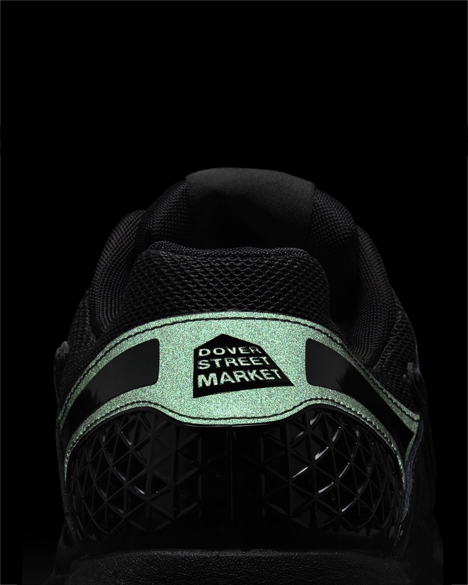 s_en_7's tweet photo. Nike
Zoom Vomero 5 Sp
¥23,980
----
DSM's 20th Anniversary Vomero 5: Black with surprise emerald reflections. https://t.co/GHVCX819WN