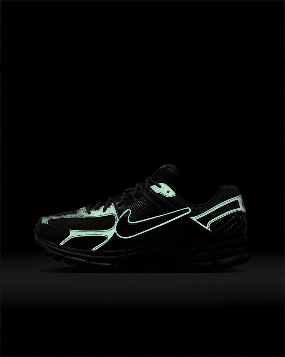 s_en_7's tweet photo. Nike
Zoom Vomero 5 Sp
¥23,980
----
DSM's 20th Anniversary Vomero 5: Black with surprise emerald reflections. https://t.co/GHVCX819WN