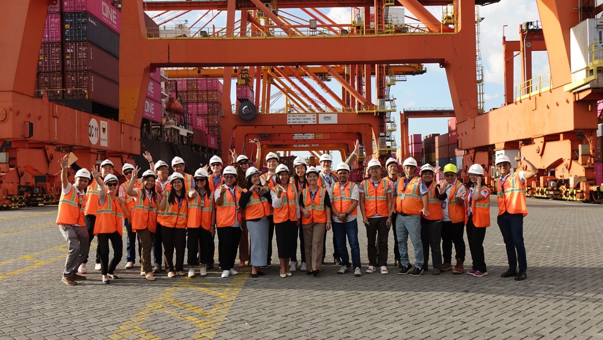 TrainForTrade's tweet photo. This week, the @UNCTAD @TrainForTrade Coaching Workshop, hosted by @ph_ports and joined by OPASCOR, is training 15 port managers—47%♀️—to become national instructors of the Modern #PortManagement course⚓ The workshop includes interactive activities and a Port Visit 🙌 https://t.co/QVc2tnBJLg