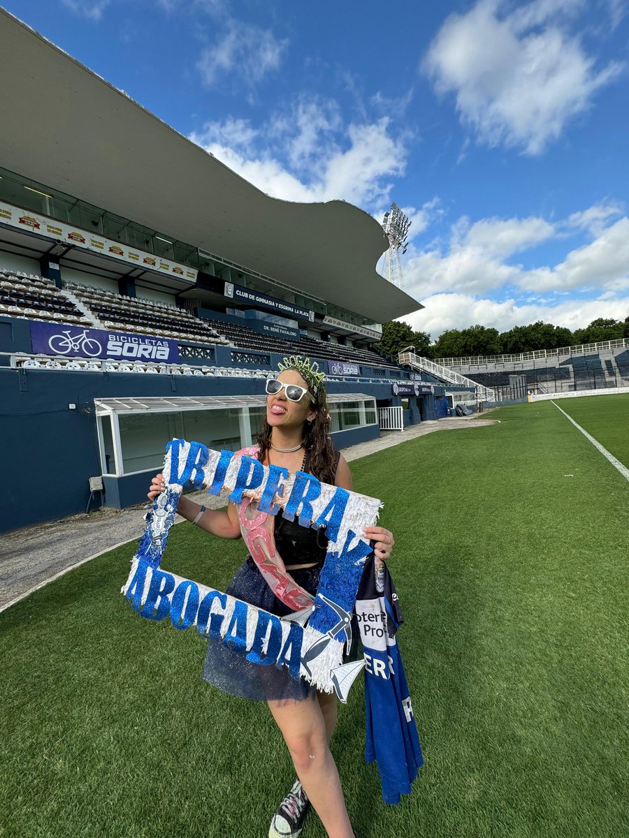 BrisaBustoss's tweet photo. parada obligatoria por casa obvio @gimnasiaoficial 💙 https://t.co/OpUZA9pA4L
