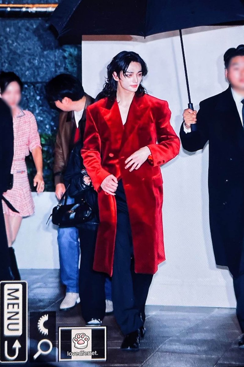 ventazmo's tweet photo. this is not hyunjin https://t.co/qAJEm7kkOb