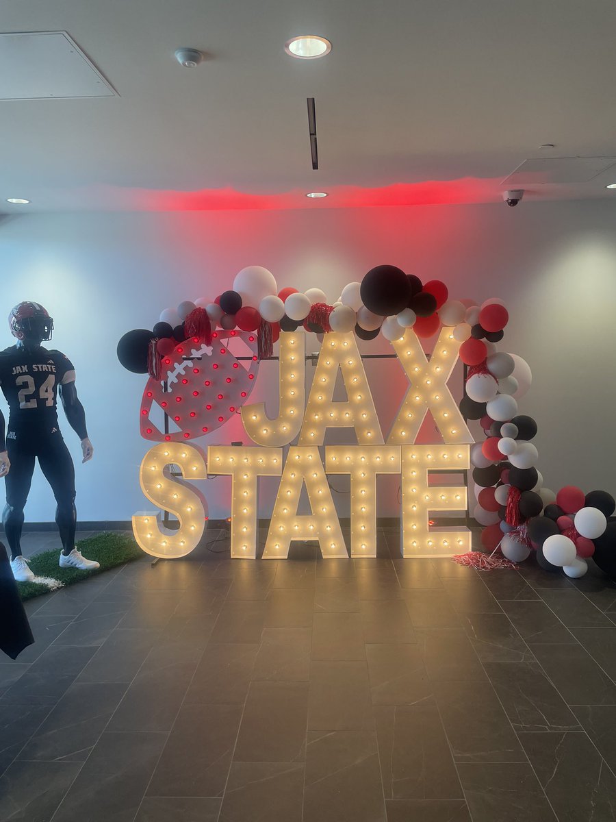 Kyle Thomas tweet media