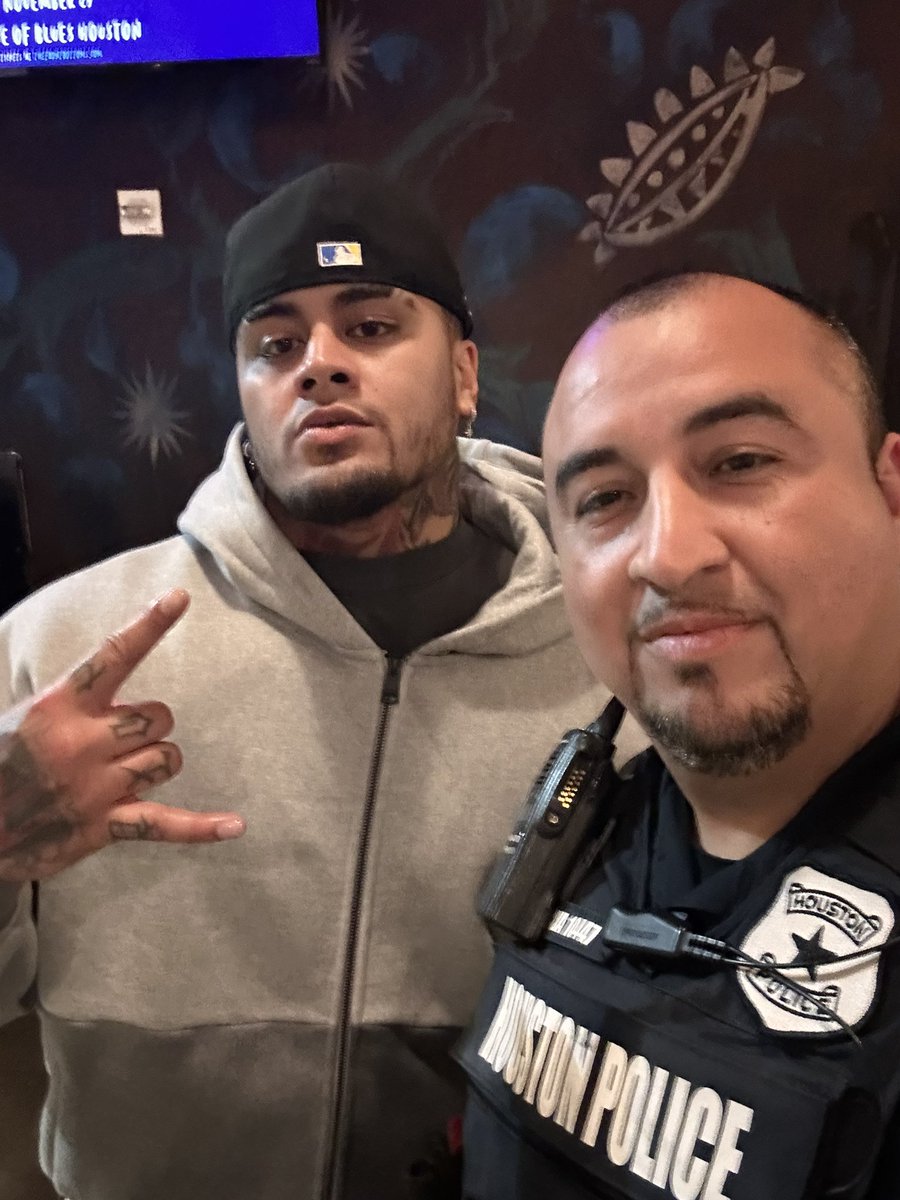 Garcia85Marcus's tweet photo. When you’re working a concert and run into @Zillafatu @HOBHouston  #wwe #BLOODLINE  #bustedopen24/7 @BustedOpenRadio @davidlagreca1 @bullyray5150 https://t.co/rkJuu1uhm3