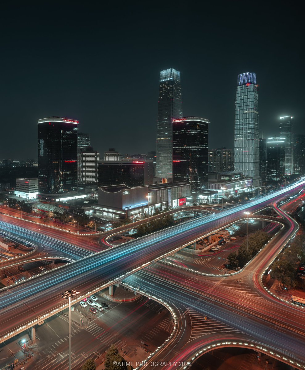 17780507Com's tweet photo. I stand on a tall building overlooking the night view of Beijing's central business district
#ChinaTravel #city #photography #night #architecture https://t.co/KHNvpS8DnT