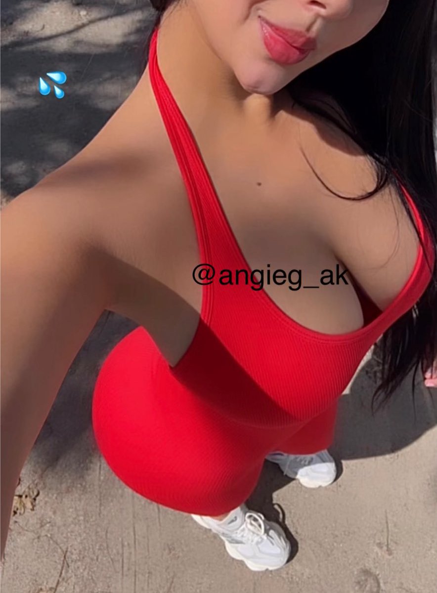 angieg_ak's tweet photo. El rojo y yo hacemos perfect match 🔥🥵 https://t.co/uMo6fzRYrd