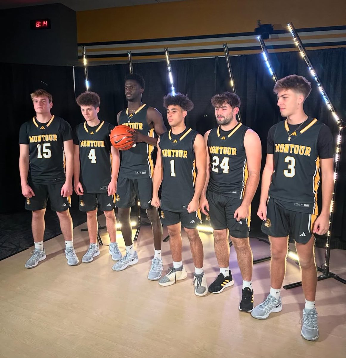 Montour Boys 🏀 <a href="/PPGPaintsArena/">PPG Paints Arena</a> for 2024 Media Day! 
#seniors #MontourProud