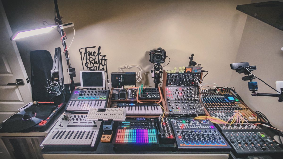 minusthebo's tweet image. Putting it all back together 🔌
#polyend #teenageengineering #korg #arturia #moog #tascam #behringer #akg #numark #myvolts #dawless #electronicmusic
