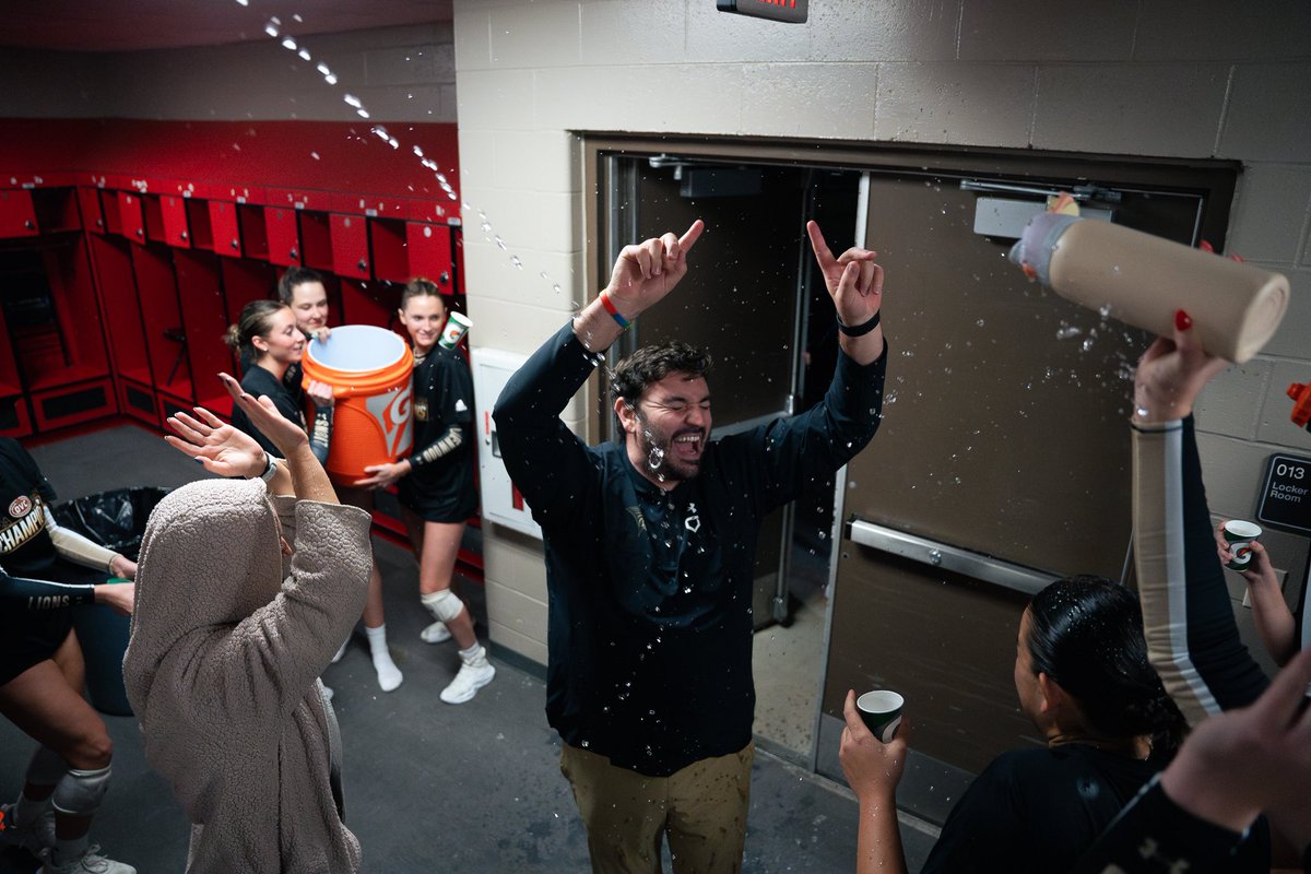 LindenwoodWVB's tweet image. 𝐎𝐧𝐞 𝐟𝐨𝐫 𝐭𝐡𝐞 𝐛𝐨𝐨𝐤𝐬🏆

#NewLevel | #OVCit