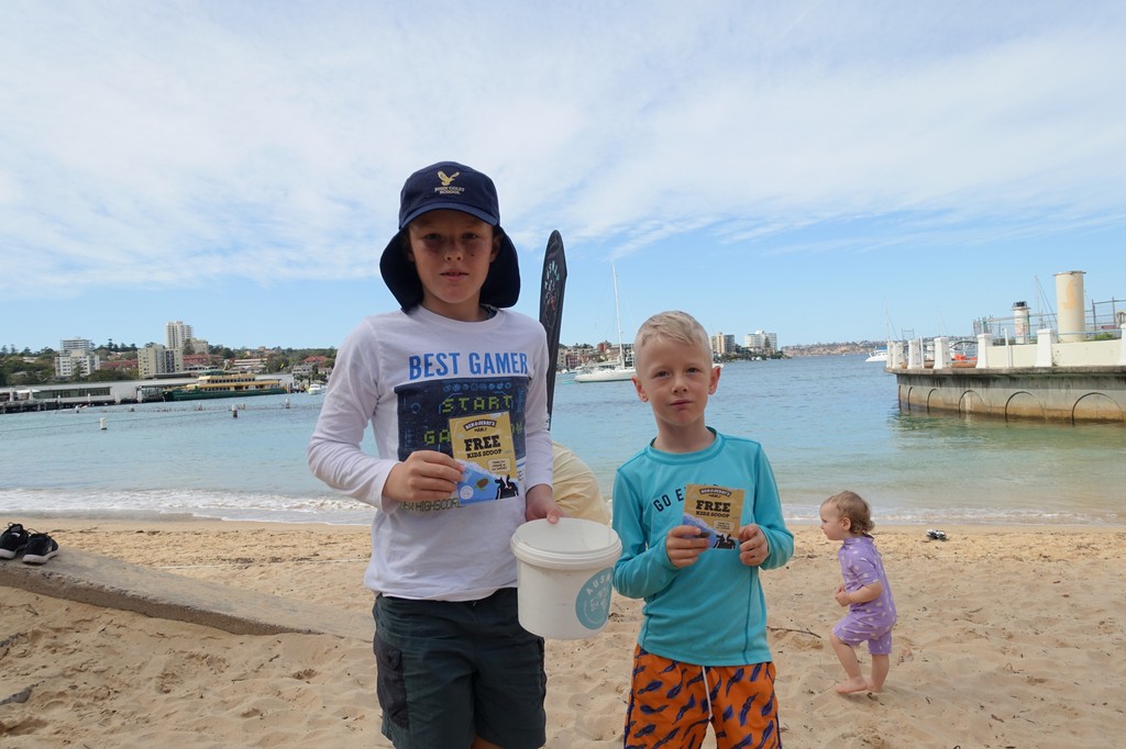 AUSMAP : microplastic tweet media