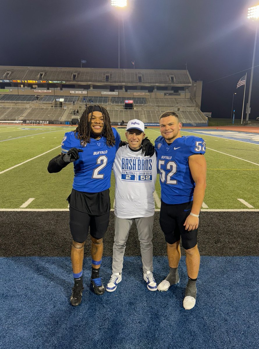 They remember November! Special group!
#BullMarket 📈 #BULLyBALL <a href="/UBFootball/">UB Football</a>