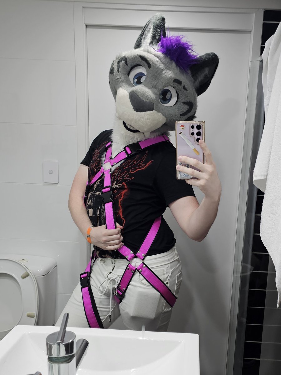 In love with this harness I purchased from <a href="/Unreal_Leashed/">Unreal Leashed</a>