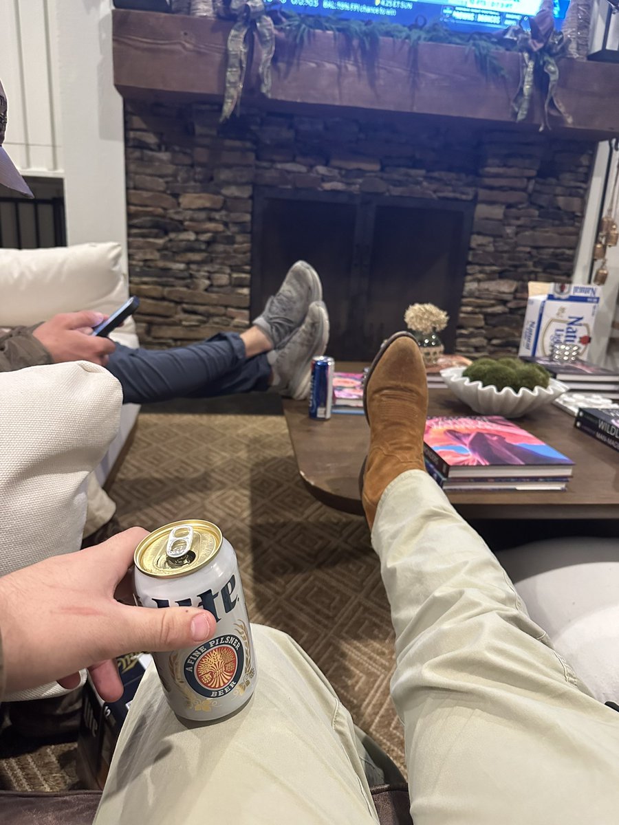 johnsmiley693's tweet photo. Thanksgiving break. A Tuesday guy https://t.co/T4JUNRZTG9