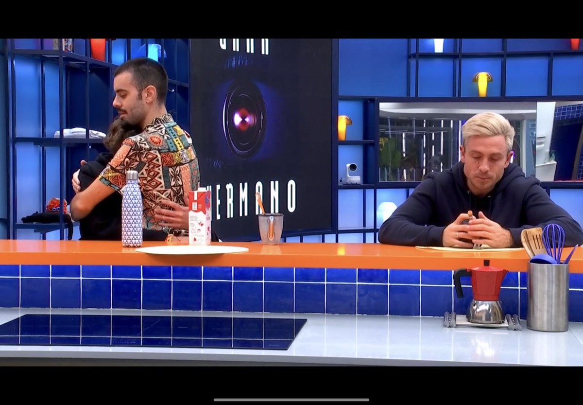 susu_666__'s tweet photo. Cine si me preguntan 🚬
#GH27N #GHLimite12 #Ruscar #Ruscar27N #whoscar https://t.co/s2Dua8VGA1
