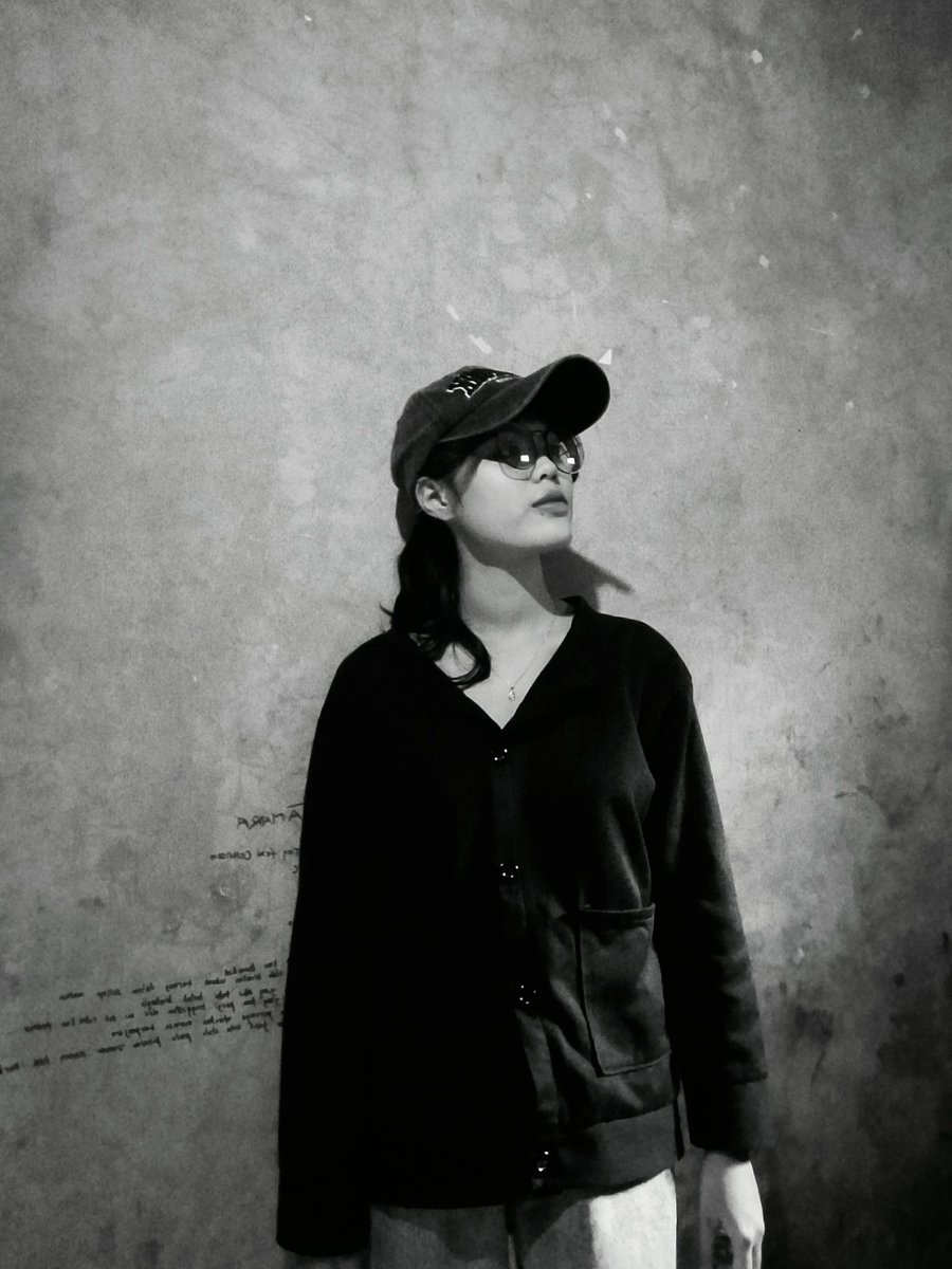 Sooaaa84's tweet image. 그는 카메라 뒤에 숨을 수 밖에 없었어 ☺️