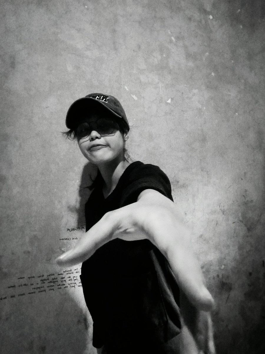 Sooaaa84's tweet image. 그는 카메라 뒤에 숨을 수 밖에 없었어 ☺️