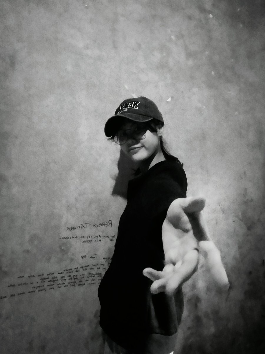 Sooaaa84's tweet image. 그는 카메라 뒤에 숨을 수 밖에 없었어 ☺️