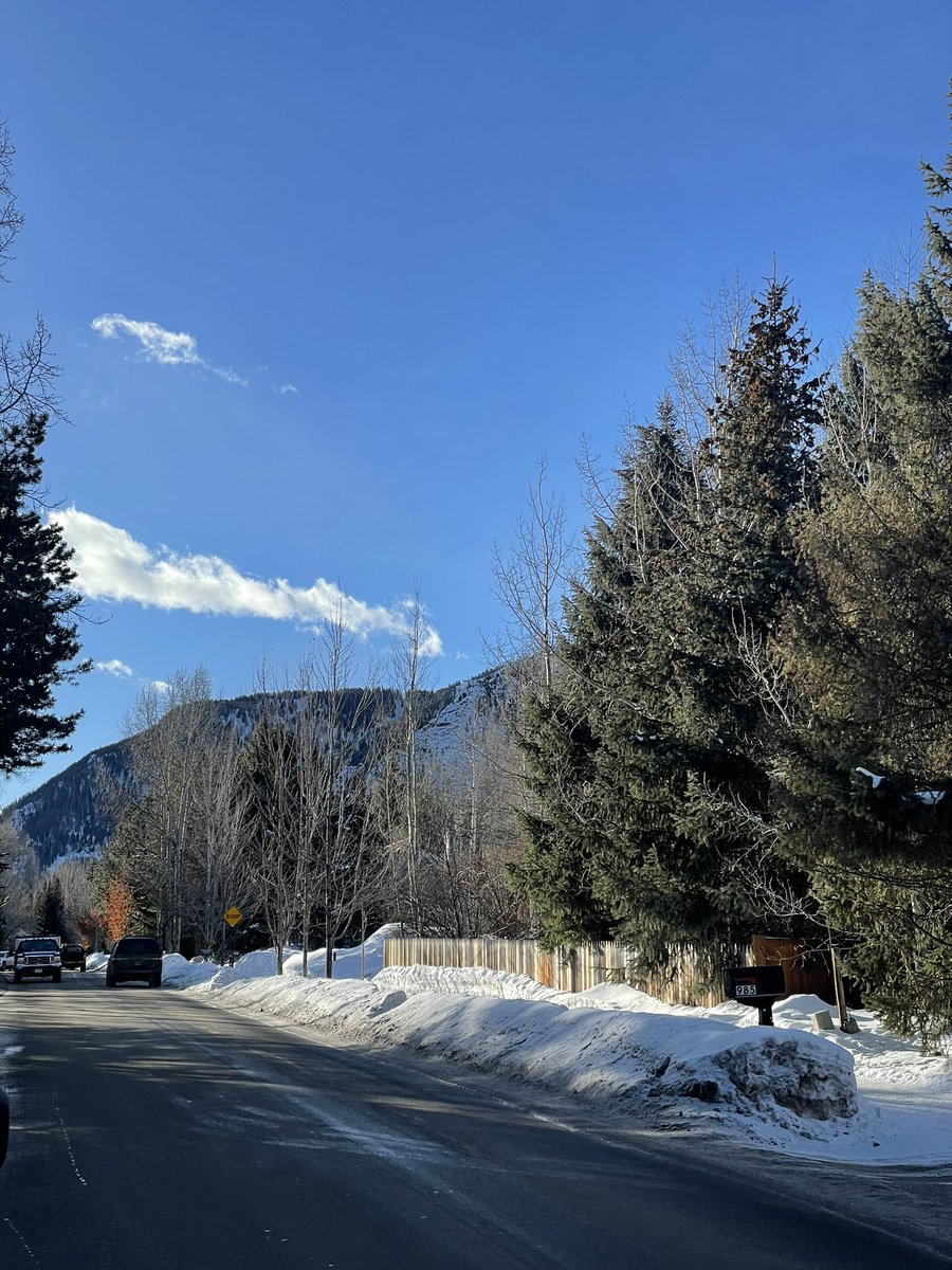 YEAHBOYLIVE's tweet photo. Aspen🛩️🏔️▫️ https://t.co/3tkQpM3dIp
