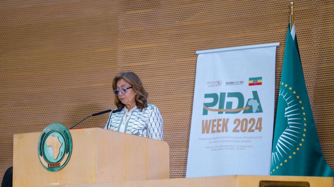 au_ied's tweet photo. ๐PIDAWeek2024
At the High-level opening of #PIDAWeek @HEDrAbouZeid emphasized the need for infrastructure financing to remain a political priority.
"Committing national budgets &offering credit guarantees crucial to attracting private capital for key infrastructure projects." https://t.co/b646wtmI9E