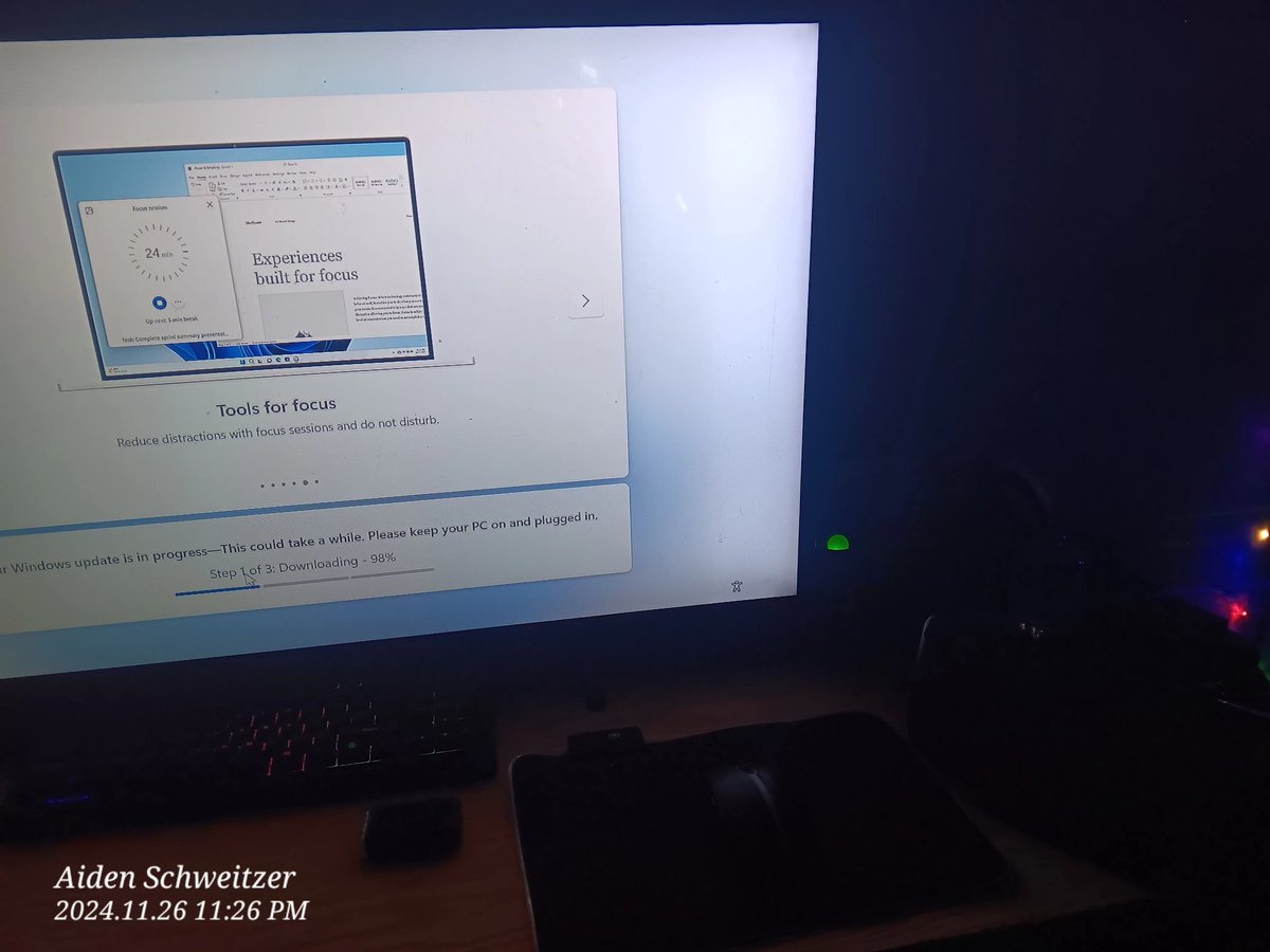 LaylaTheFurry's tweet photo. Fuck you nerds, I got windows 11 on my steam deck using a SD card and didn't use another computer to download it https://t.co/9XbaaxR2Lm