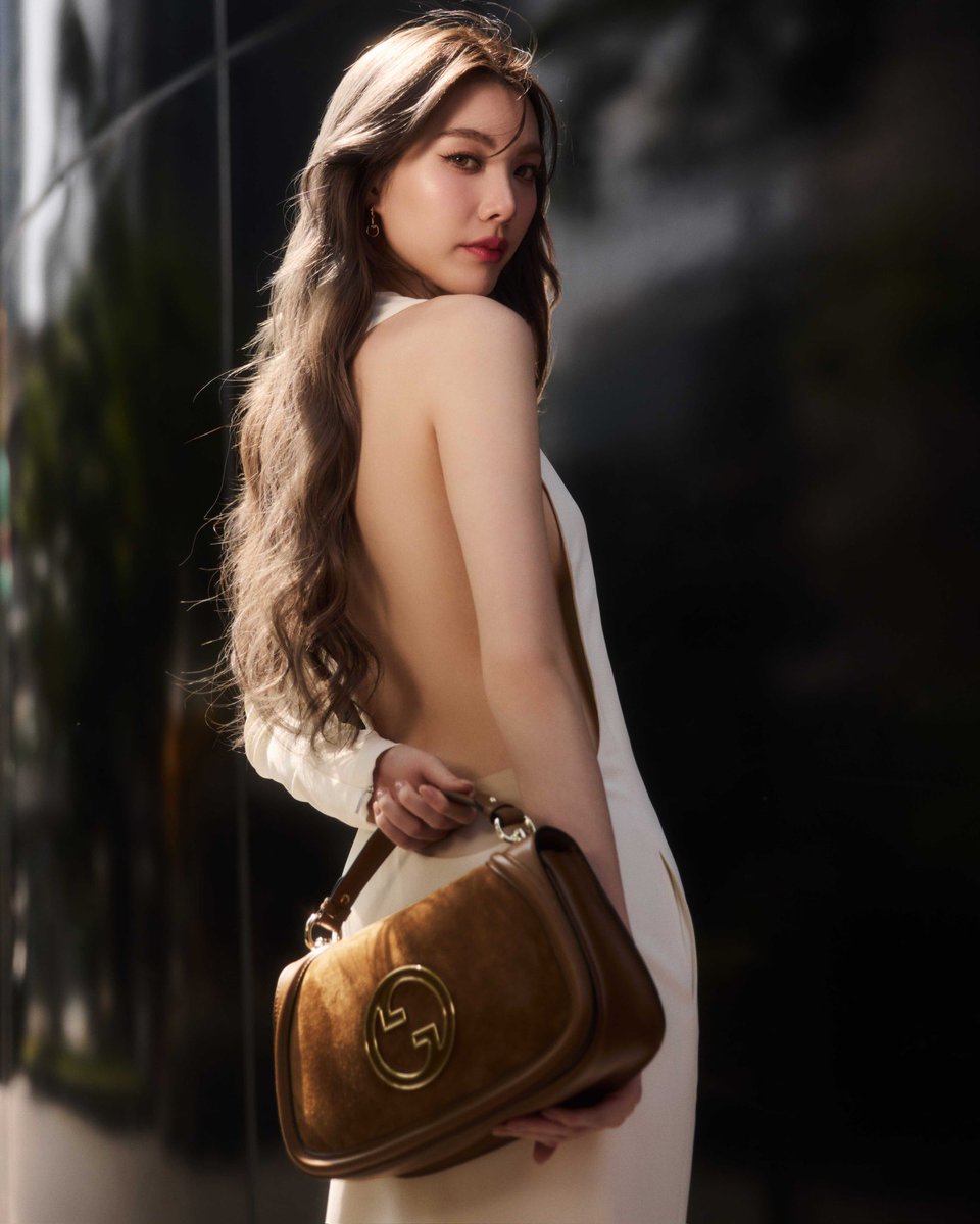 VogueThailand's tweet photo. https://t.co/hLv84Kl7ZU