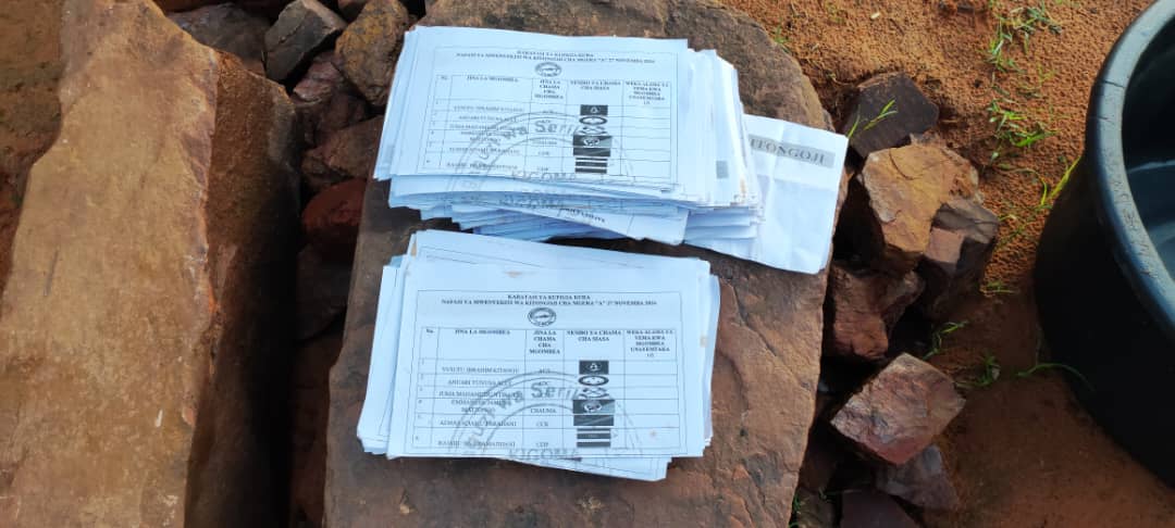 ACTwazalendo's tweet photo. UZI

MATUKIO UCHAGUZI SERIKALI ZA MITAA, VIJIJI NA VITONGOJI Novemba 27, 2024.

07:30 
Kura feki zimekamatwa Mwandiga.

#VijijiVyaWote #MitaaYaWote #MaslahiYaWote