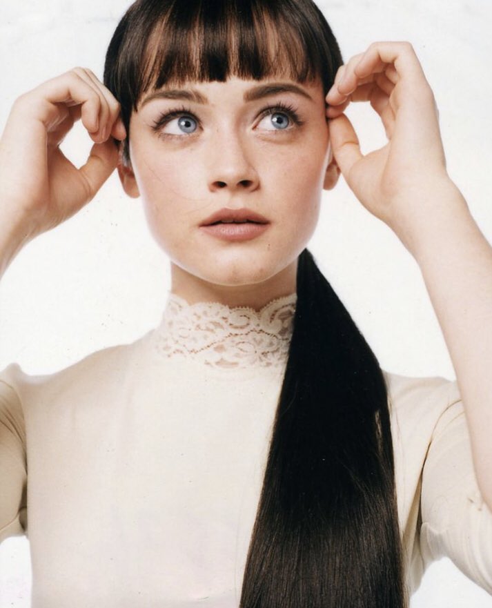 最高な海外ドラマ「ギルモアガールズ」のローリー役のアレクシス