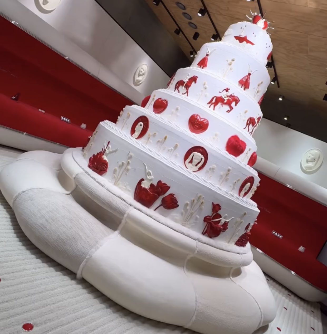 GdXY67iaoAM_iUh?format=jpg&name=large