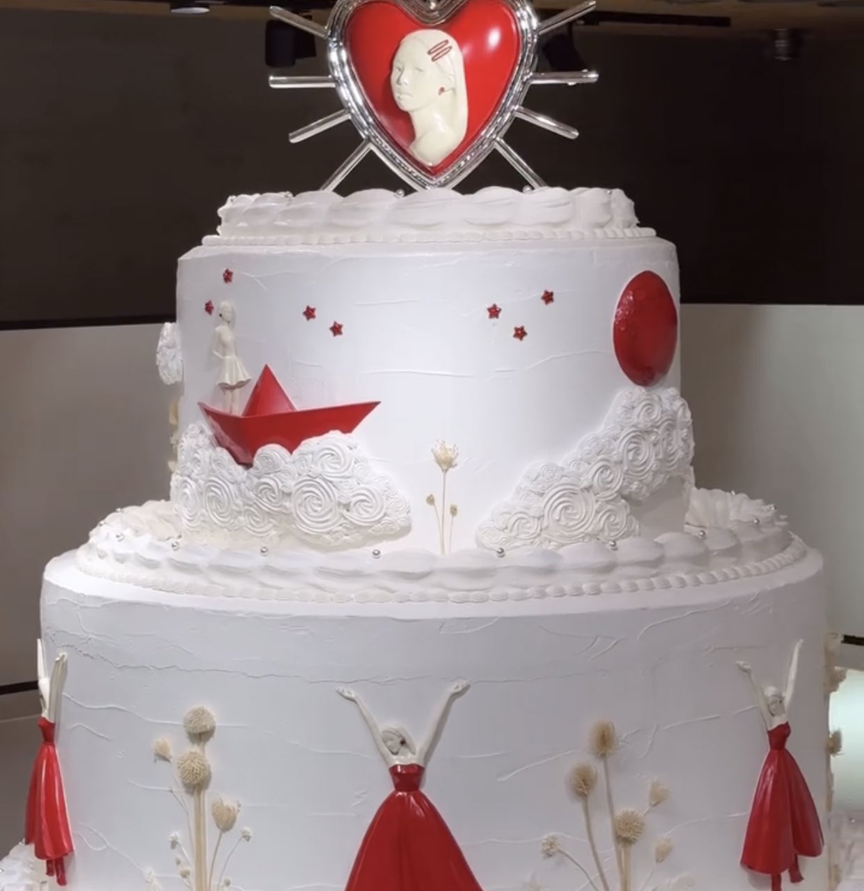 GdXY67la4AAq_Dl?format=jpg&name=large