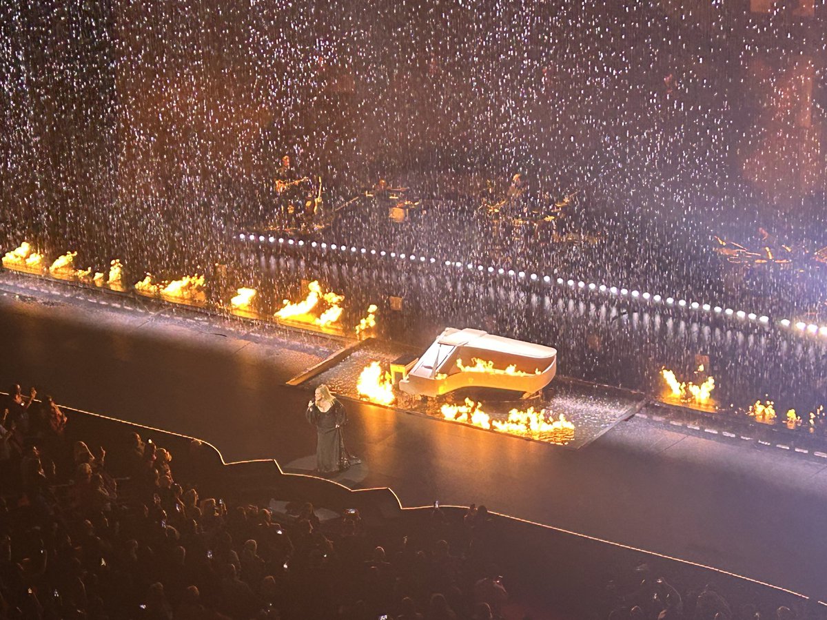 DScott713's tweet image. Work/Life balance! Adele’s final concert in Vegas was AMAZING!! Mother/Daughter memories that will last a lifetime!!