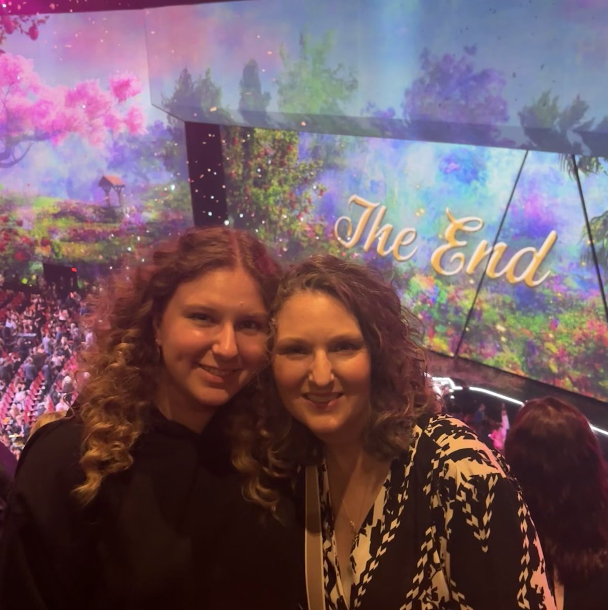 DScott713's tweet image. Work/Life balance! Adele’s final concert in Vegas was AMAZING!! Mother/Daughter memories that will last a lifetime!!