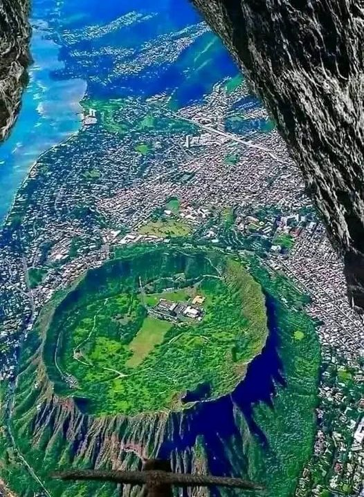 ALAA_ALDMNHORY's tweet photo. Diamond Head Crater, #Honolulu, #Hawaii 🌴🌺 https://t.co/mfrJ6maKhj