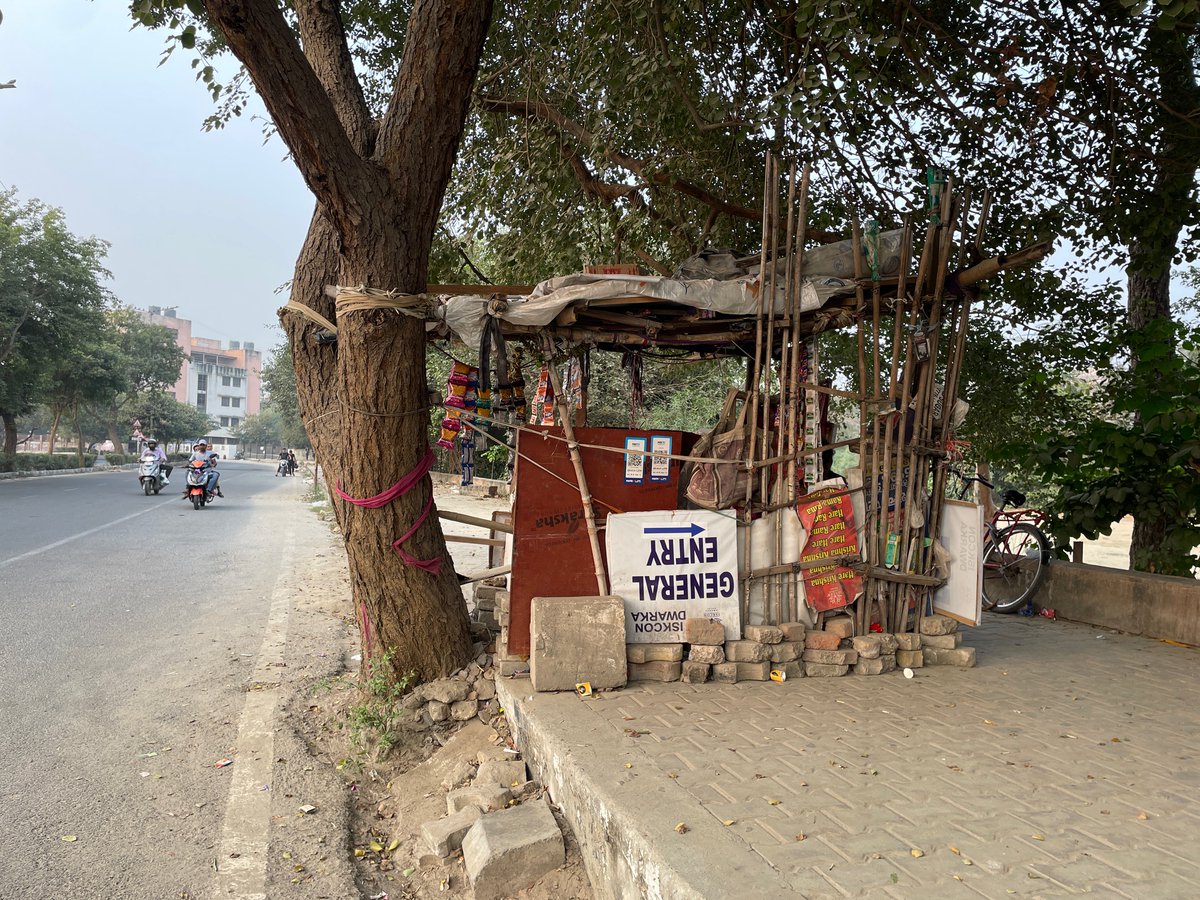SoniaMinochka's tweet photo. Lost?!? Every sign has a plot twist. Welcome to Dwarka! 😊
#Dwarkadiaries #Delhi2024 #Roadsigns #streetsofdelhi https://t.co/y4FkF8C7iW