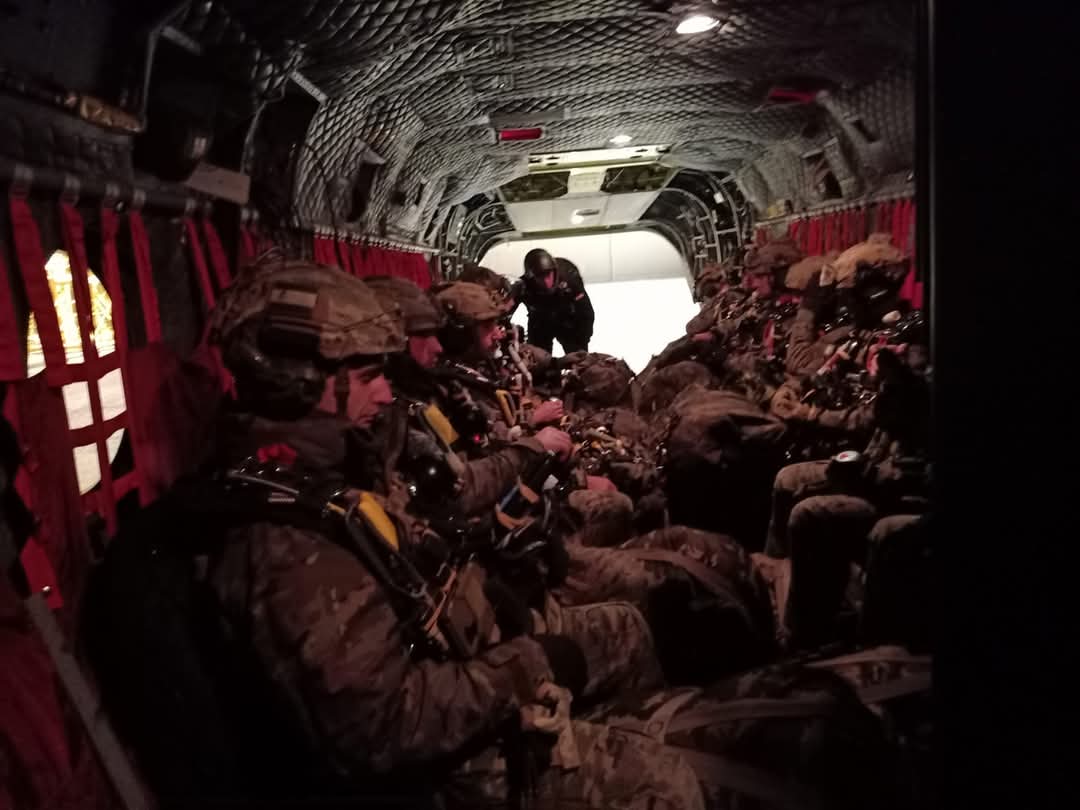 FUTER_ET's tweet photo. Con el lanzamiento #Paracaidista del Escalón Avanzado en #Garray # Soria, se inicia el Ex #ListedParatrooper 24, cuyo objetivo es adiestrar a la Agrupación Táctica de Respuesta Inmediata #AGTRI, potenciando su capacidad ante posibles escenarios de crisis.
#BRIPAC
#SomostuEjército https://t.co/rOKrCYIiId