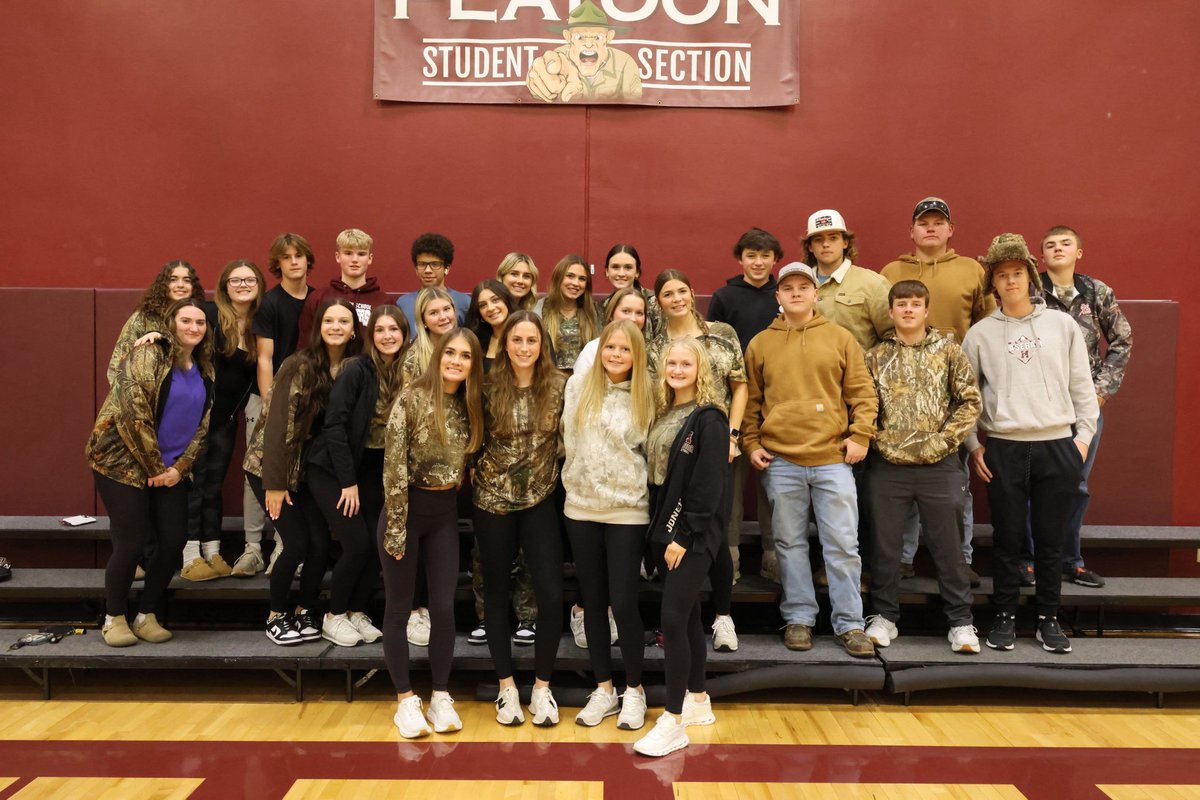 GPhegley's tweet photo. #victory #homeopener #musketeerpride #numberonefans #redbud132 @TheBUDAthletics @mrfisherband @FriessMiki https://t.co/ut1hckklaV
