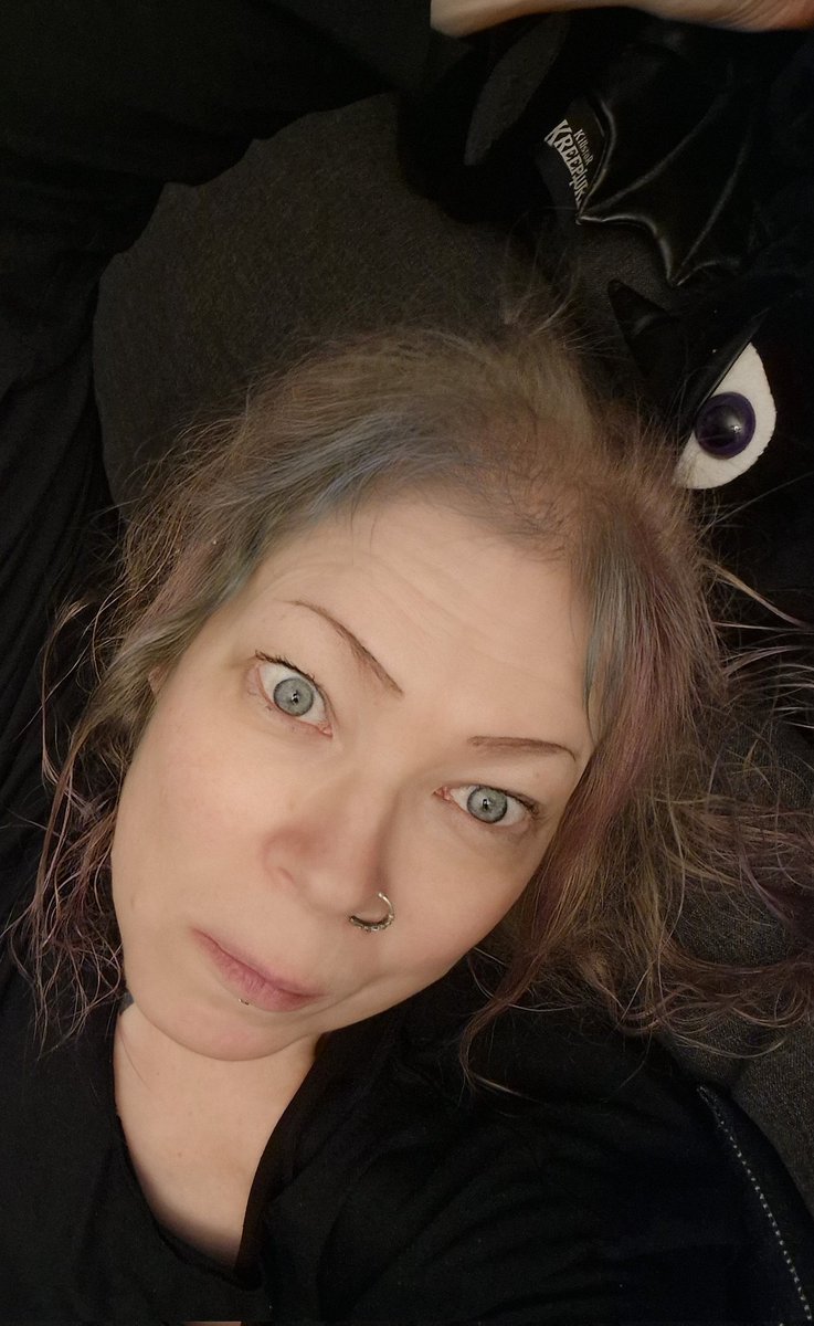 SannizL's tweet image. Have a great Wednesday Darklings...
Wish it was weekend already. 
I feel like I am at least 400!

#Eldergoth #goth #beforework #notmuchmakeup #Gothyoutuber #NotaPhase #beyourself #tired #generationX