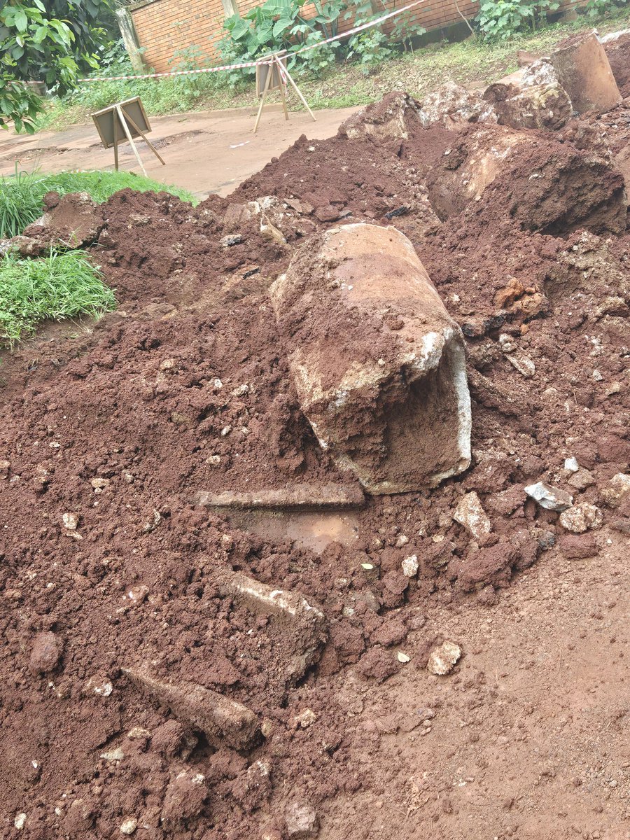 MauriceMugisha's tweet photo. This explains the flooding in Kampala, our drainage network is clogged. It's clear we will need to open up the channels and re-do our entire network in the city centre! 

📸 Kololo: Golf Course Road 👇 https://t.co/XiYRL3vj8d