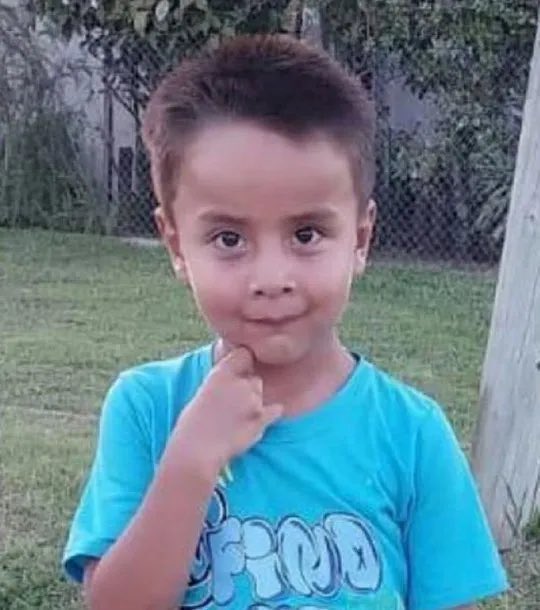 Loan querido, te seguimos buscando❤️
En esta mesa seguro está quien te entregó.
5 meses desaparecido😔
Por favor no dejemos nunca de compartirlo🙏

#LoanDaniloPeña #Corrientes