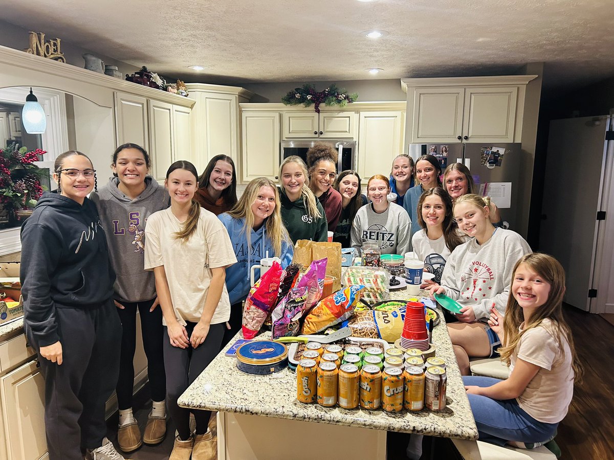 TEAM bonding/Friendsgiving! The girls had a great time this evening! Thank you to the Bigham family for hosting R ladies!