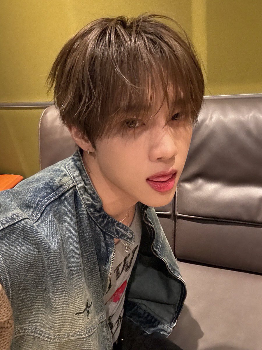 Nothing feels better than making your Monday feel less depressing. Thank you for tuning in to Idol Radio this week, too!