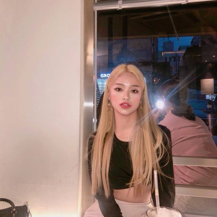 Do you know what brand bags $ABG like to wear?

$ABJ